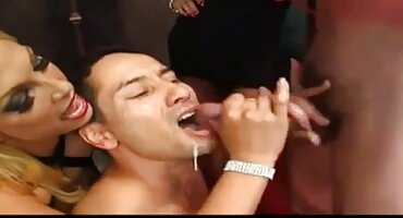 sex fantasy Cô gái được trao cho một phimsex 2020 người hàng xóm.